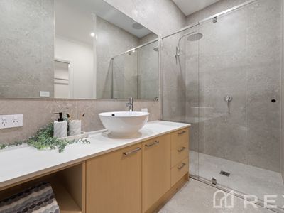 4 Yering Place, Officer