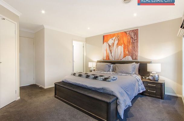 52 Royal Terrace, Craigieburn