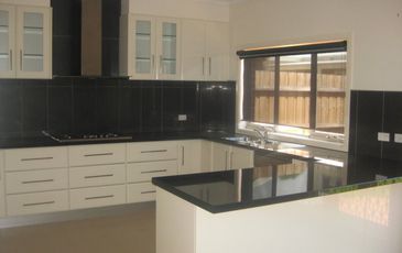 2 / 3 Gamble Avenue, Berwick