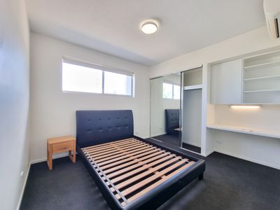 4 / 104 central lane, Gladstone Central