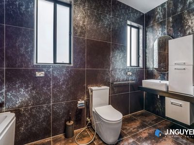 40 Oxford Street, Smithfield