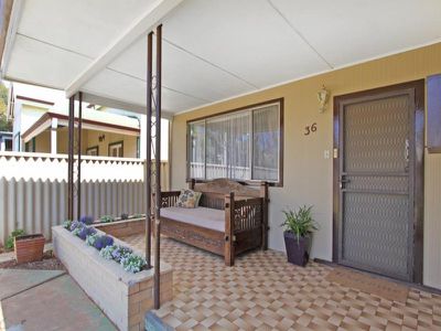 36 Piccadilly Street, Piccadilly