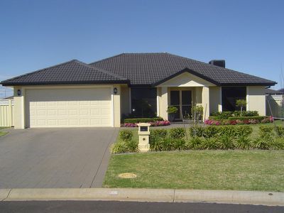 16 Cronin Place, Dubbo