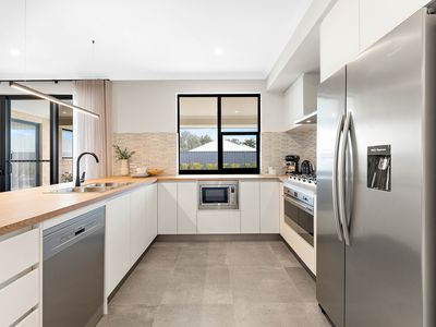 15 Boudicca Drive, Forrestdale