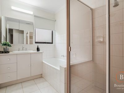 5 Melville Drive, Greensborough