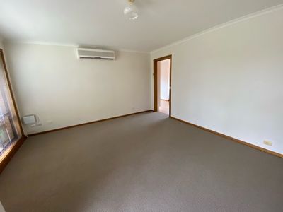 1 / 247 Greaves Street North, Werribee