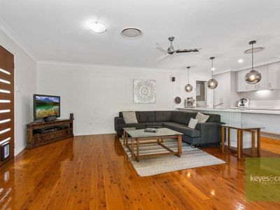 1 / 6 Grange Court, Castle Hill