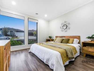 32 Gallant Drive, Clyde North