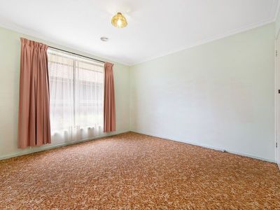 1 / 4 Victor Avenue, Dandenong North