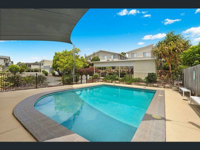 15 / 2 Photinia Crescent, Mountain Creek