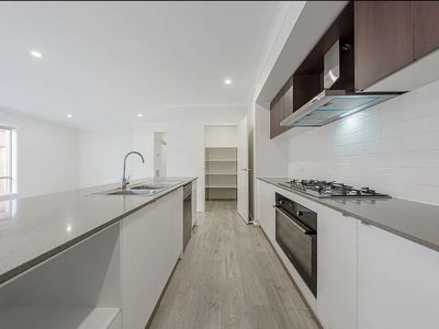64 Grande Belmond Avenue, Clyde