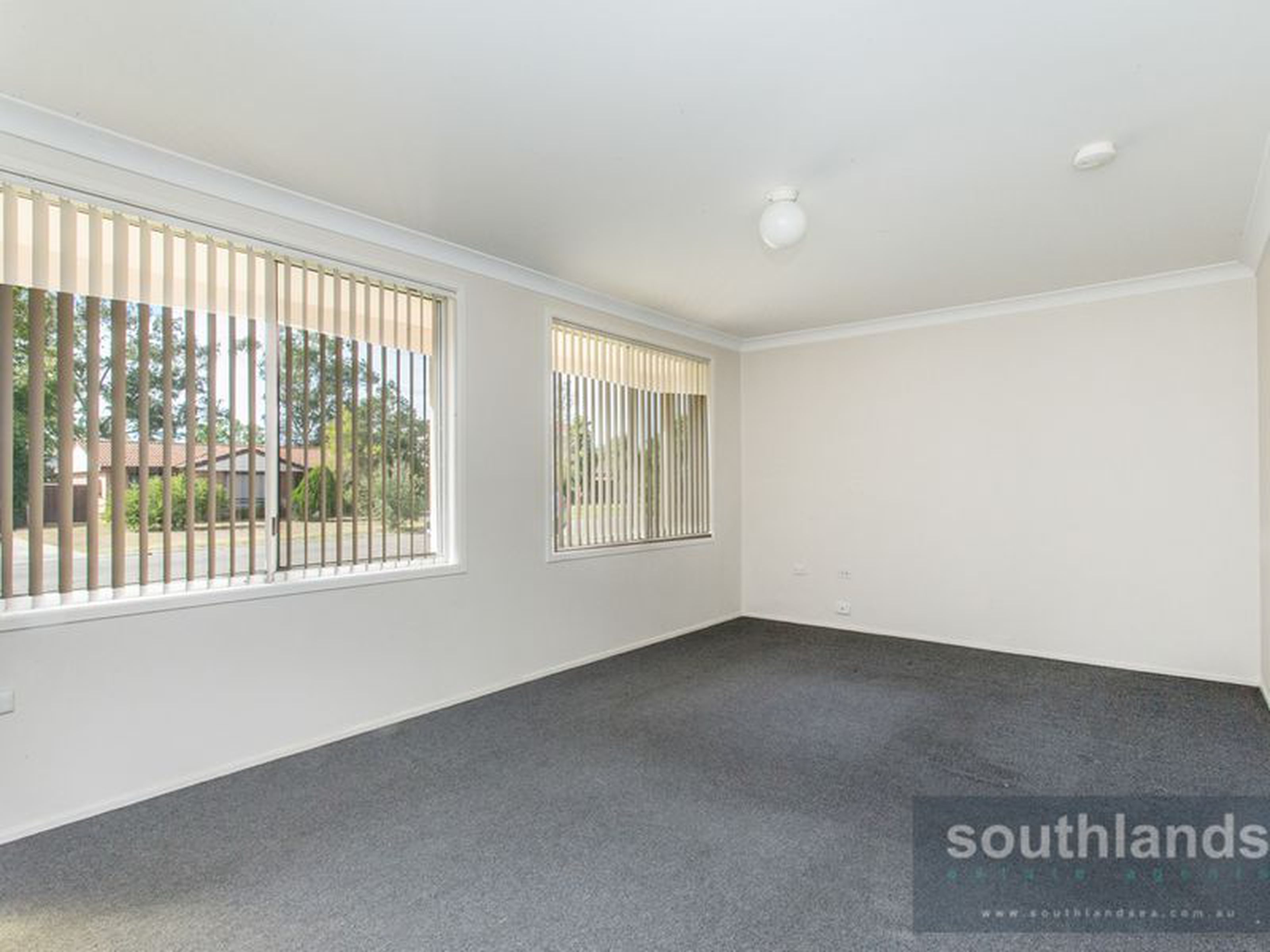 33 Carnation Avenue, CLAREMONT MEADOWS