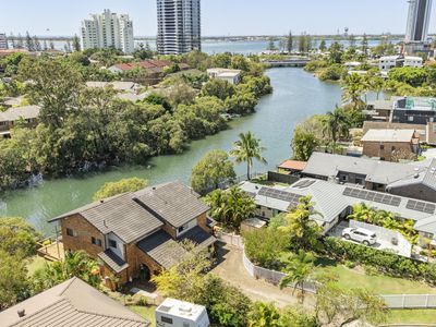 1 / 13 Royal Palm Court, Southport