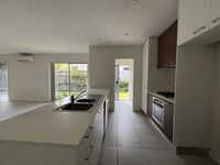 4 Hoop Pine Circuit, Coomera