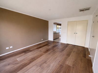 4 Dawson Crescent, Manor Lakes