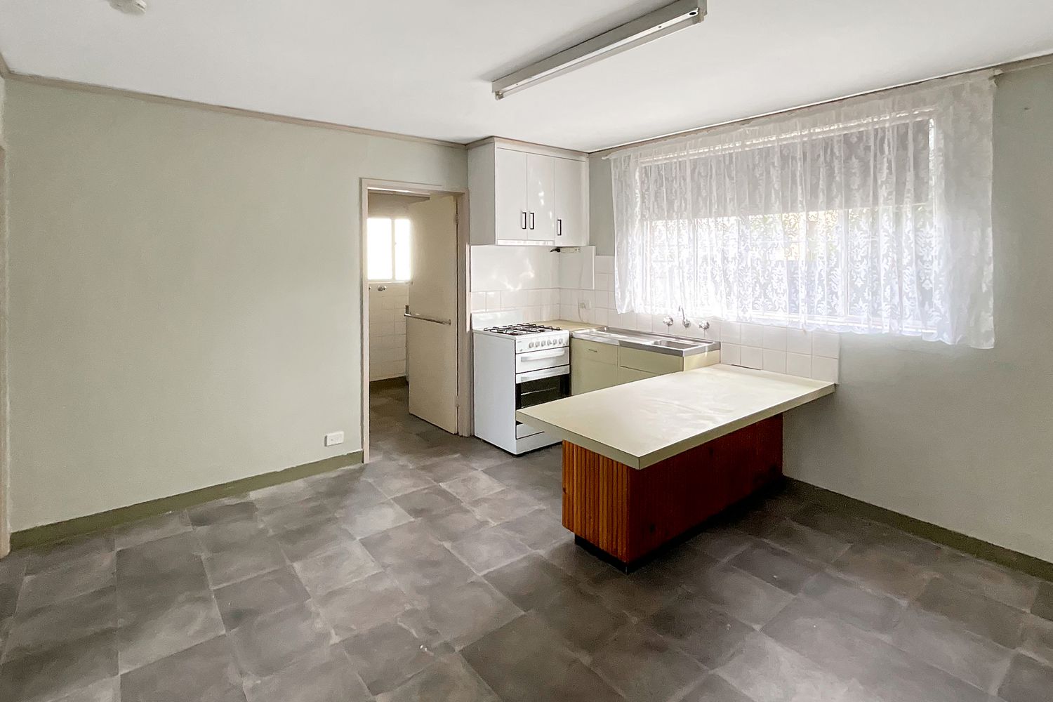 2 / 1C George Street, Horsham