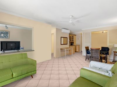 1127 / 2-10 Greenslopes Street, Cairns North