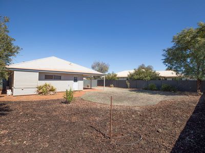10 Homestead Ramble, Newman