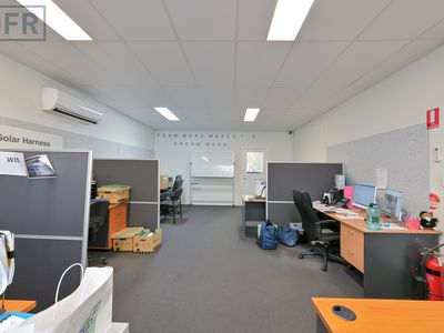 2 / 5 Sequoia Place, Bibra Lake