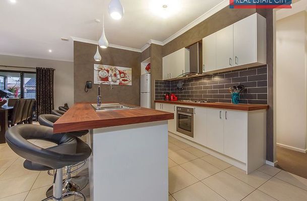 25 Pinnacle Drive, Craigieburn