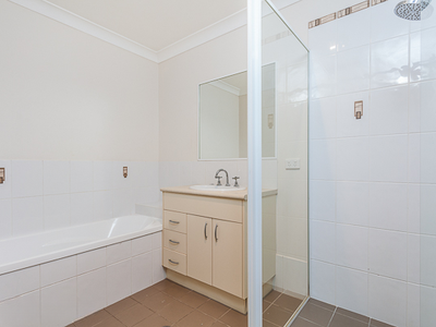 1/3 Lady Bowen Parade, Rothwell
