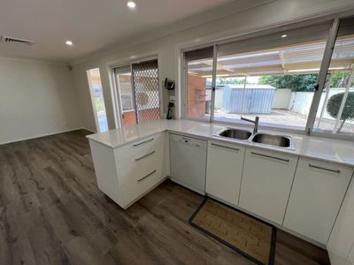 5 Menzies Place, Edensor Park