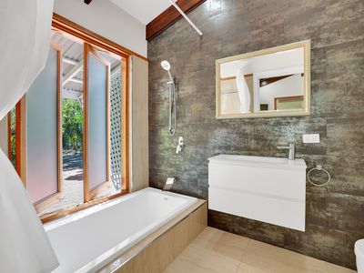 97-99 James Cook Drive, Kewarra Beach