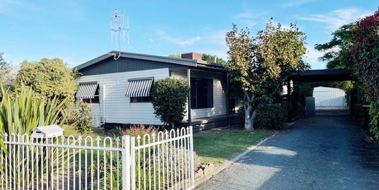14 Charman Avenue, Euroa
