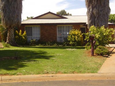 38 John Glenn Place, Dubbo