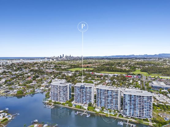31303 / 5 Harbourside Court, Biggera Waters