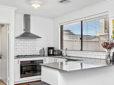 2C Troytown Way, Melville