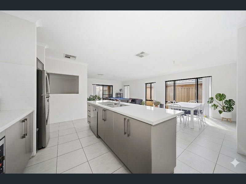 16 Pinelle Parkway, Aubin Grove