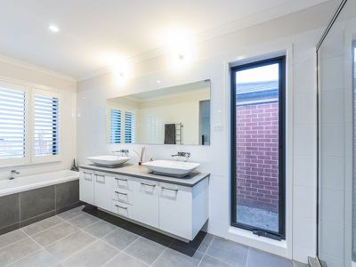 29 Thoroughbred Drive, Clyde North