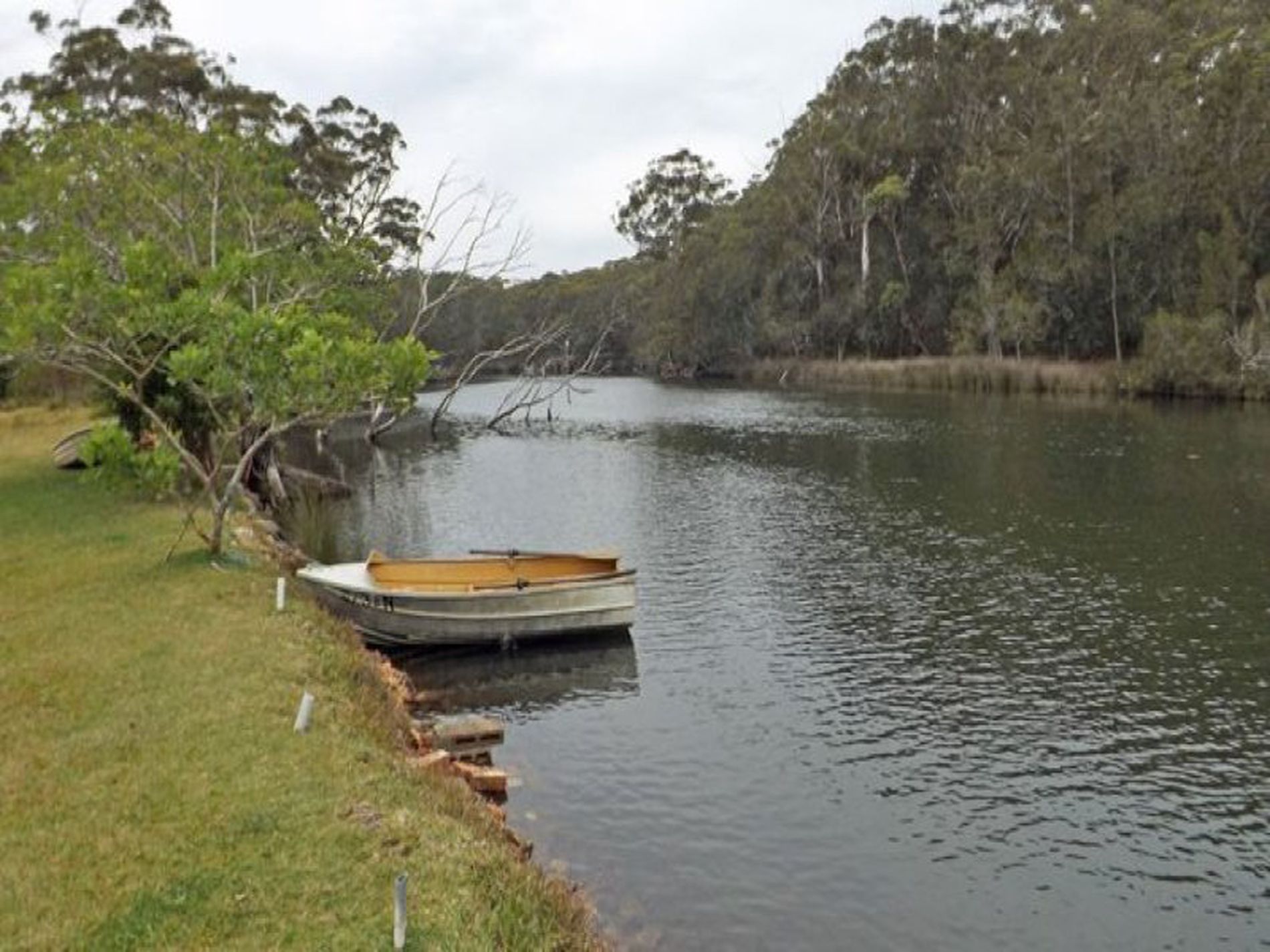 2 Princes Highway, Lake Tabourie