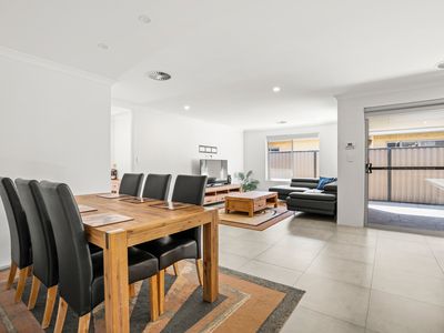 19 Calamocha Way, Piara Waters