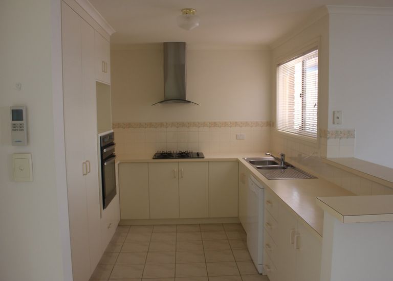 2 Phyllis Court, Trott Park