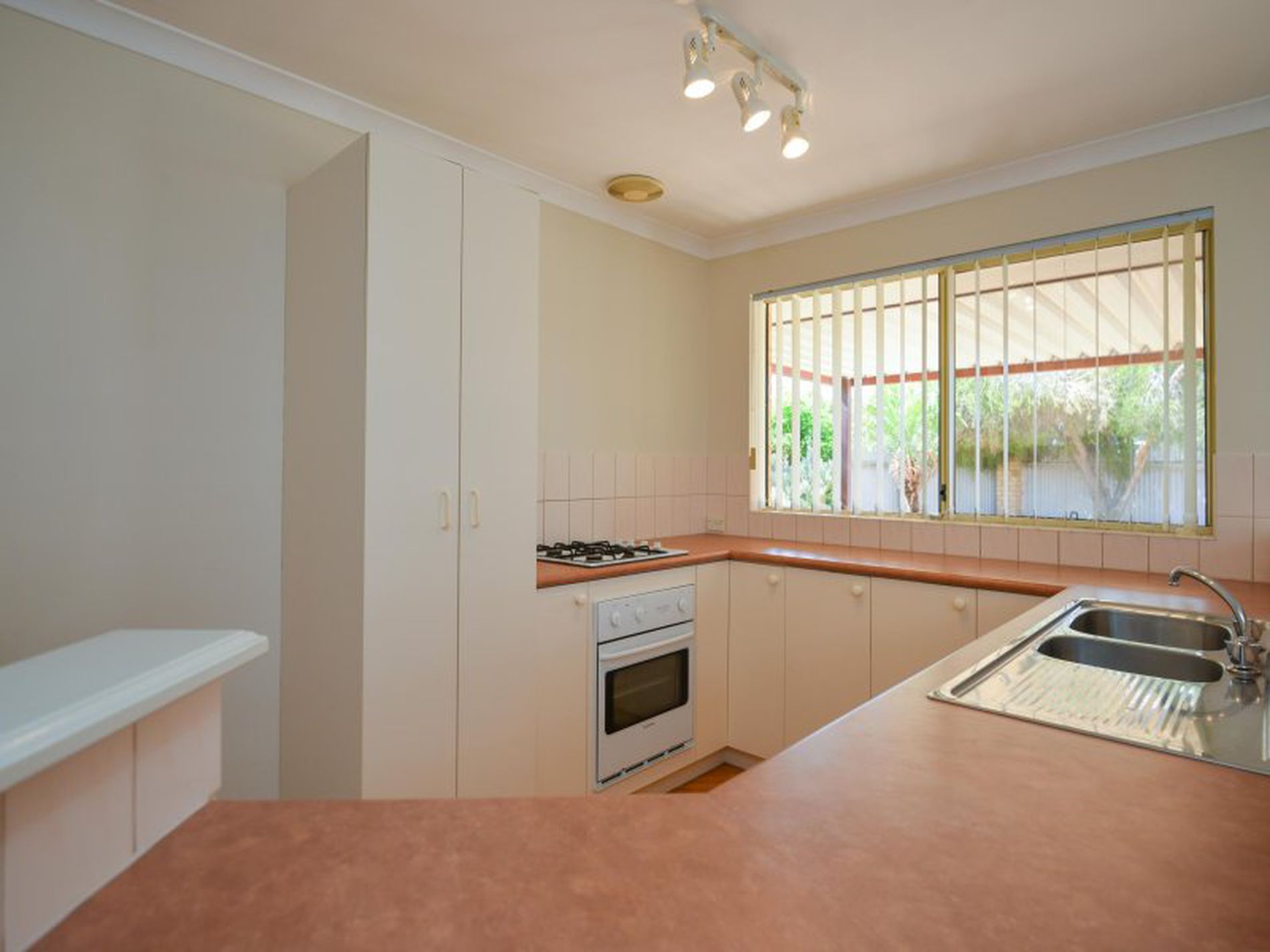 Unit 1 / 19 Ramus Circle, Somerville