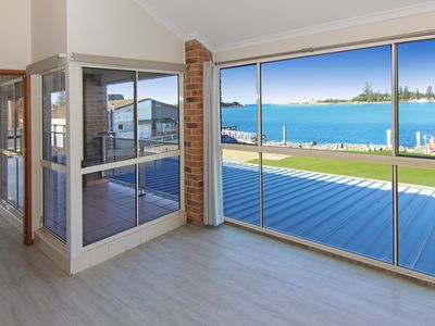 2 Ray Street, Tuncurry