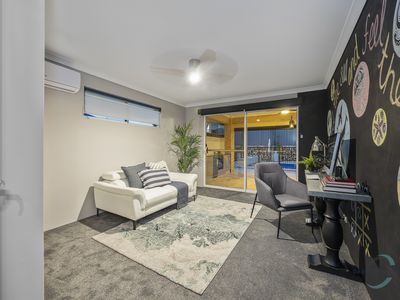 5 Scarlet Close, Tapping