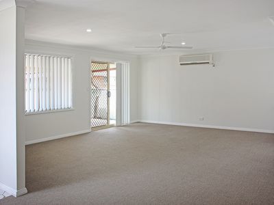 2 / 16 Amanda Crescent, Forster