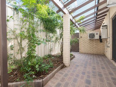 5 Lakeside Road, Churchlands