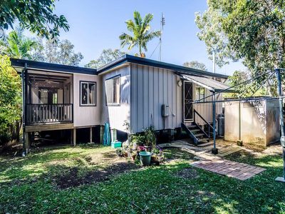8 Pines Avenue, Cooroibah