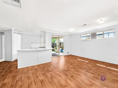 2 / 32 Barnsley Street, Queens Park