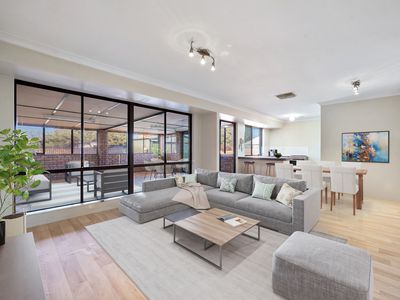 6 Lessing Place, South Lake