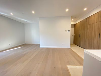 533/3 Maple Tree Road, Westmead