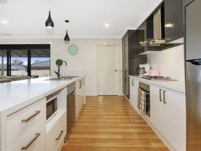 9 Eyre Ct, Lavington