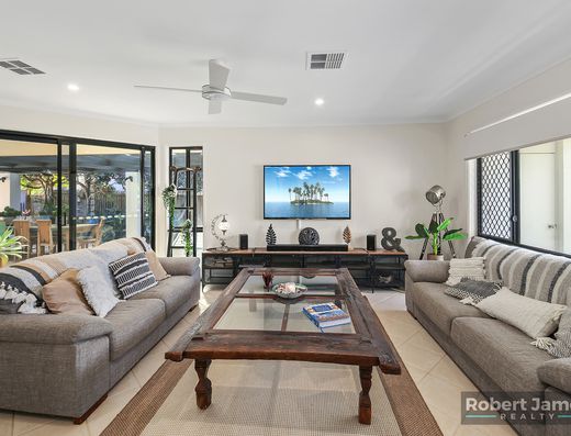 UNIQUE DUAL LIVING AT ITS BEST image 2