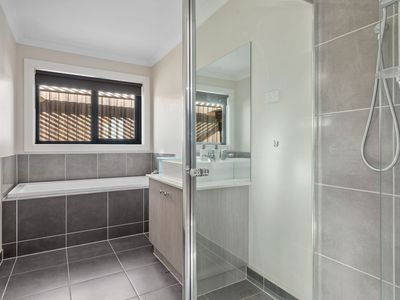 5 Volterra Way, Leopold
