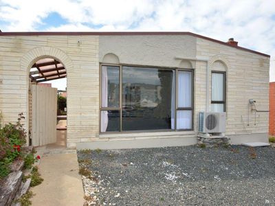 15 Ethel McMillan Place, North Dunedin