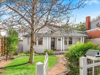 17 Lenore Crescent, Williamstown